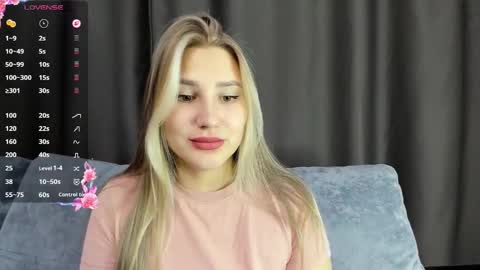 Snapshot of and1sa chatting on 11/19/25, 11:43 Andisa online show from 11/19/25, 11:43