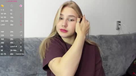 Snapshot of and1sa chatting on 12/15/25, 11:36 Andisa online show from 12/15/25, 11:36