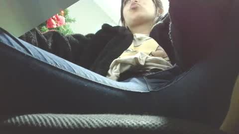 Snapshot of anddrea_ chatting on 12/22/25, 11:35 online show from 12/22/25, 11:35