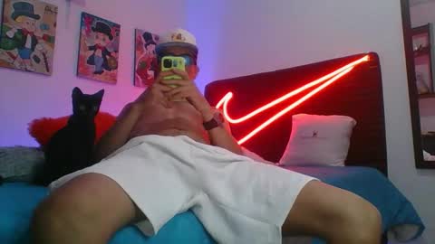 Snapshot of andersonz98 chatting on 10/13/25, 07:58 andersonZ98 online show from 10/13/25, 07:58