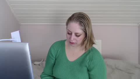 Snapshot of andorphina chatting on 02/04/25, 10:10 Andorphin online show from 02/04/25, 10:10
