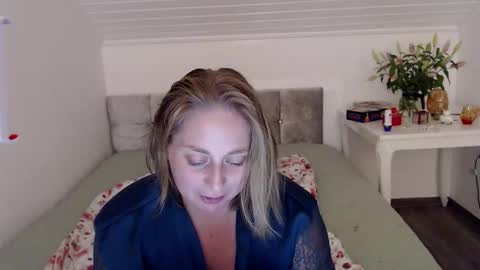 Snapshot of andorphina chatting on 09/30/25, 10:04 Andorphin online show from 09/30/25, 10:04