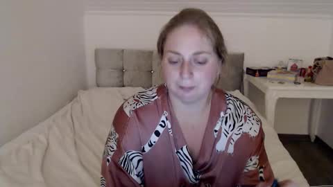 Snapshot of andorphina chatting on 10/15/25, 10:32 Andorphin online show from 10/15/25, 10:32