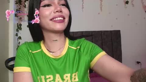 Snapshot of andra_rosse chatting on 05/13/26, 06:38 Andra de la Rosse online show from 05/13/26, 06:38