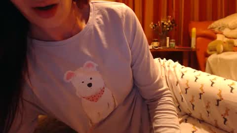 Snapshot of andrasweetie chatting on 05/16/26, 08:07 Andra online show from 05/16/26, 08:07