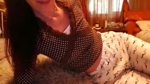 Snapshot of andrasweetie chatting on 05/20/26, 04:29 Andra online show from 05/20/26, 04:29