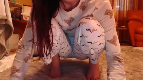Snapshot of andrasweetie chatting on 05/29/26, 01:53 Andra online show from 05/29/26, 01:53