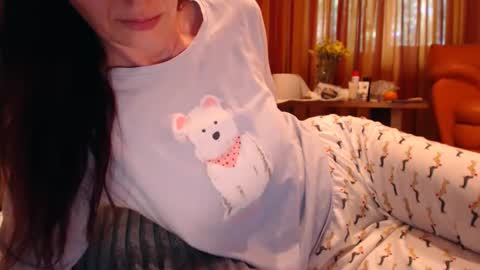 Snapshot of andrasweetie chatting on 05/30/26, 08:11 Andra online show from 05/30/26, 08:11