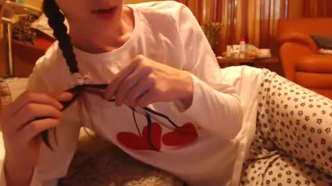 Snapshot of andrasweetie chatting on 06/12/26, 07:07 Andra online show from 06/12/26, 07:07