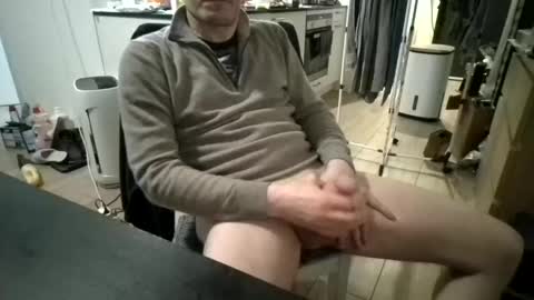 Snapshot of andre7760 chatting on 03/06/25, 02:29 my skyp ericson1976 online show from 03/06/25, 02:29