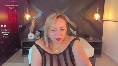 Snapshot of andre_soto_ chatting on 07/24/26, 02:31 A N D R E online show from 07/24/26, 02:31