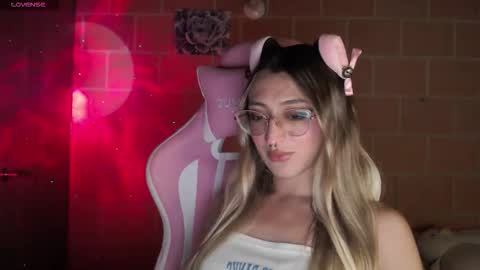 Snapshot of andrea_camila chatting on 09/09/25, 06:13 Andrea online show from 09/09/25, 06:13