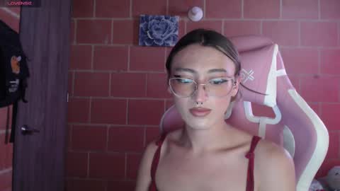 Snapshot of andrea_camila chatting on 10/07/25, 03:42 Andrea online show from 10/07/25, 03:42