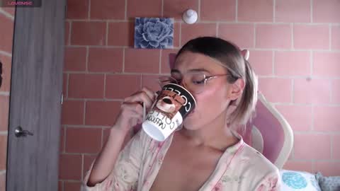 Snapshot of andrea_camila chatting on 12/20/25, 12:56 Andrea online show from 12/20/25, 12:56