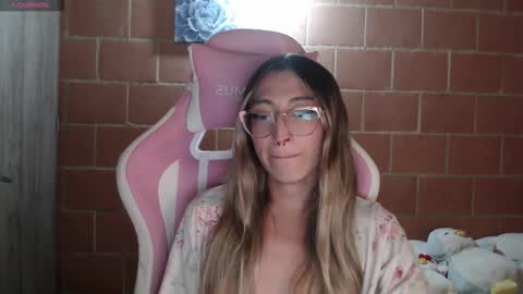 Snapshot of andrea_camila chatting on 01/16/26, 12:14 Andrea online show from 01/16/26, 12:14