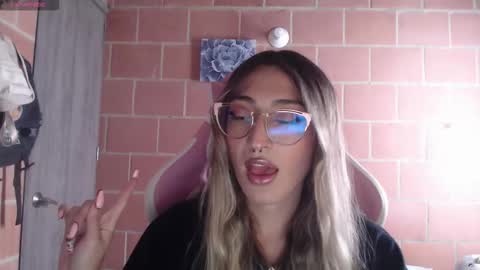 Snapshot of andrea_camila chatting on 02/03/26, 02:22 Andrea online show from 02/03/26, 02:22