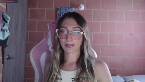 Snapshot of andrea_camila chatting on 02/09/26, 09:19 Andrea online show from 02/09/26, 09:19