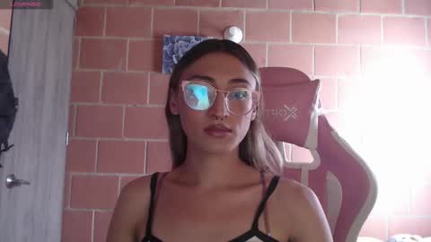 Snapshot of andrea_camila chatting on 02/10/26, 05:39 Andrea online show from 02/10/26, 05:39