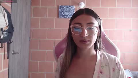 Snapshot of andrea_camila chatting on 02/12/26, 02:01 Andrea online show from 02/12/26, 02:01