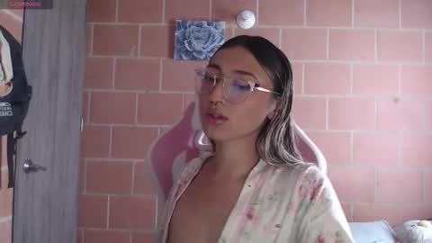 Snapshot of andrea_camila chatting on 02/15/26, 03:31 Andrea online show from 02/15/26, 03:31