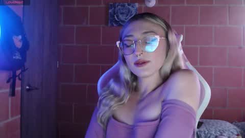 Snapshot of andrea_camila chatting on 03/26/26, 05:51 Andrea online show from 03/26/26, 05:51