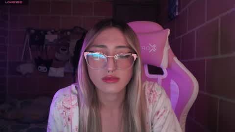 Snapshot of andrea_camila chatting on 07/10/26, 10:23 Andrea online show from 07/10/26, 10:23
