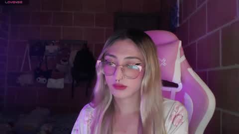 Snapshot of andrea_camila chatting on 07/24/26, 05:38 Andrea online show from 07/24/26, 05:38