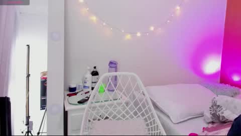 Snapshot of andrea_osorio_ chatting on 10/29/25, 11:56 Andrea online show from 10/29/25, 11:56