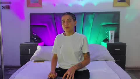 Snapshot of andreaandkarina chatting on 01/19/25, 12:50 Andrea Karina online show from 01/19/25, 12:50