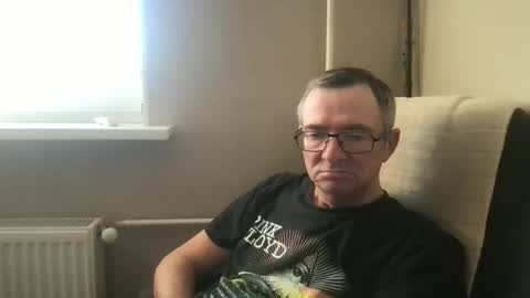 Snapshot of andreass60 chatting on 11/25/25, 08:25 andreass60 online show from 11/25/25, 08:25