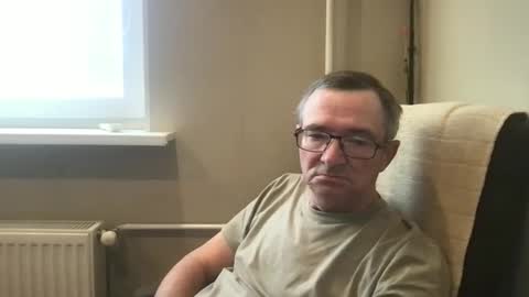 Snapshot of andreass60 chatting on 11/27/25, 07:54 andreass60 online show from 11/27/25, 07:54