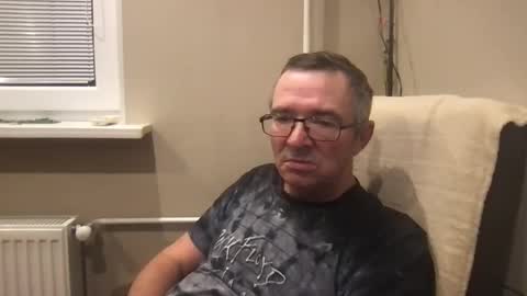 Snapshot of andreass60 chatting on 12/17/25, 05:13 andreass60 online show from 12/17/25, 05:13