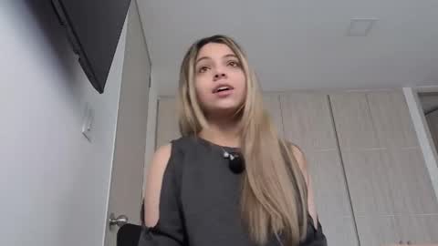 andreau 19 online show from 04/24/26, 02:08