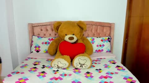 Snapshot of andreaytatyts chatting on 10/06/25, 02:03 Andrea Y Taty online show from 10/06/25, 02:03