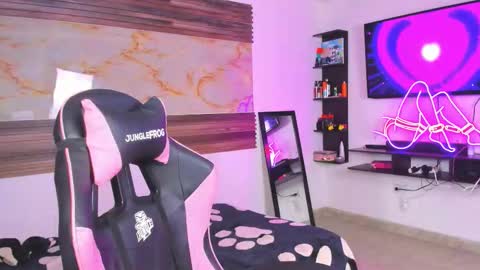 andrees_s online show from 10/31/25, 01:06