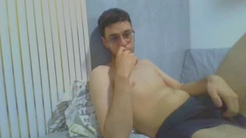 andres129494 online show from 12/01/25, 03:33