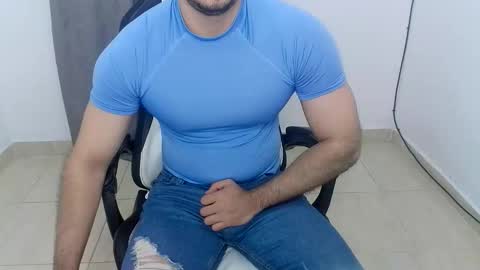 andres180950734 online show from 10/17/25, 10:51