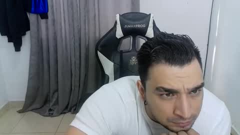 Snapshot of andres180950734 chatting on 05/12/26, 12:35 andres180950734 online show from 05/12/26, 12:35