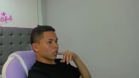 Snapshot of andres1_8 chatting on 12/20/25, 02:51 IM ANDRES online show from 12/20/25, 02:51