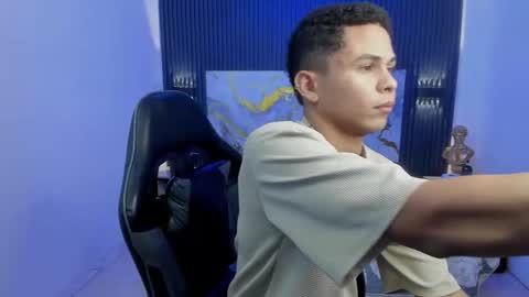 Snapshot of andres1_8 chatting on 04/08/26, 02:44 IM ANDRES online show from 04/08/26, 02:44