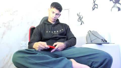 andres_stud online show from 10/05/25, 04:11