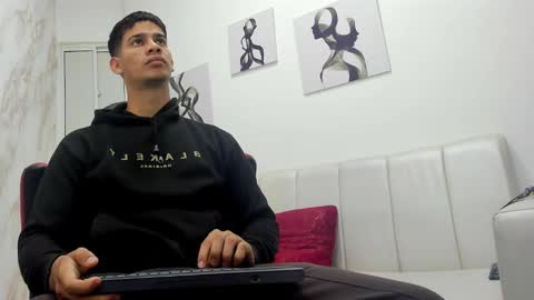 andres_stud online show from 10/14/25, 04:13