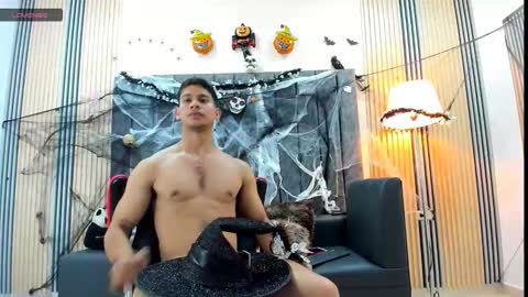 andres_stud online show from 10/28/25, 04:49