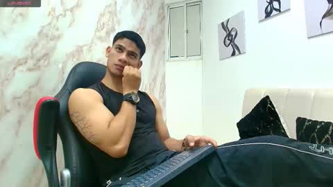 andres_stud online show from 12/21/25, 04:19