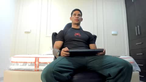Snapshot of andres_stud chatting on 05/26/26, 03:35 andres_stud online show from 05/26/26, 03:35