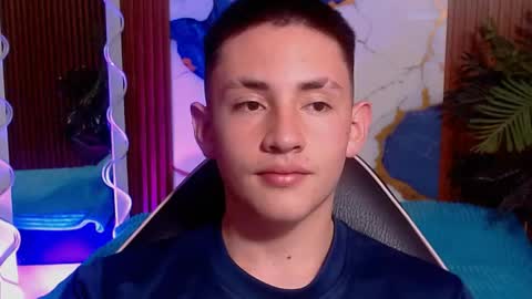 Snapshot of andres_tay chatting on 04/19/26, 02:44 andres_tay online show from 04/19/26, 02:44