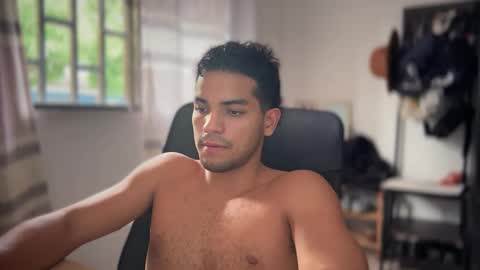 Snapshot of andres_vargas_ chatting on 09/16/25, 10:00 Andres online show from 09/16/25, 10:00