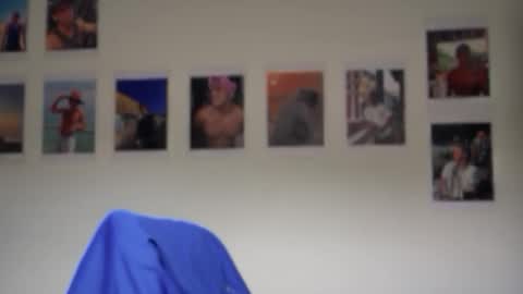 Snapshot of andres_vargas_ chatting on 10/08/25, 07:11 Andres online show from 10/08/25, 07:11