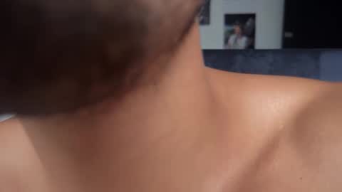 Snapshot of andres_vargas_ chatting on 10/12/25, 08:30 Andres online show from 10/12/25, 08:30