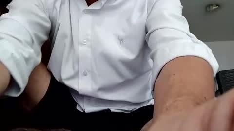 Snapshot of andresfloga chatting on 05/20/26, 02:34 andresfloga online show from 05/20/26, 02:34